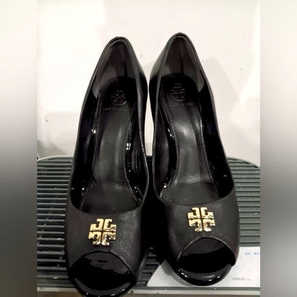 Tory Burch Wedges Size 8 - Picture 1 of 8